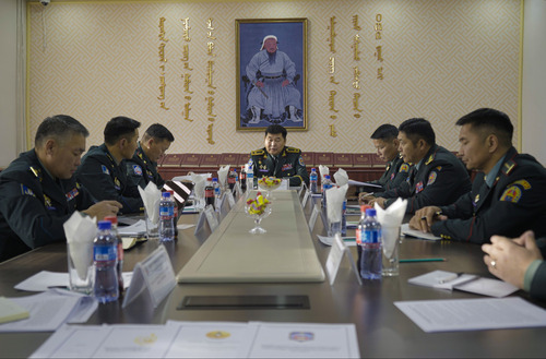 “ТӨРИЙН БОЛОН ЦЭРГИЙН ЁСЛОЛЫН АРГА ХЭМЖЭЭНИЙ ӨНӨӨ БА ИРЭЭДҮЙ” СЭДЭВТ ЭРДЭМ ШИНЖИЛГЭЭНИЙ ХУРАЛ БОЛЛОО